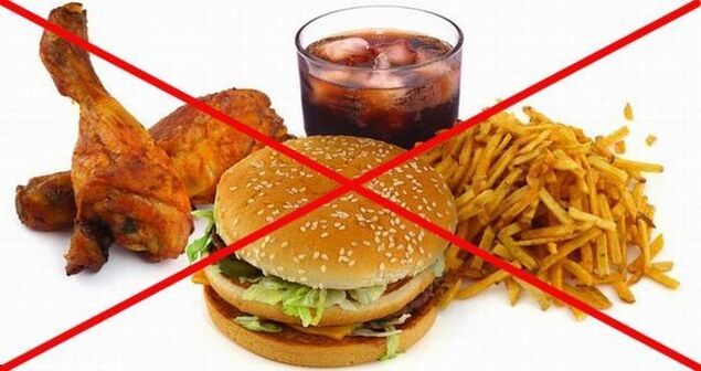 Со панкреатитис, треба да следите строга диета, исклучувајќи ја штетната храна од исхраната. 